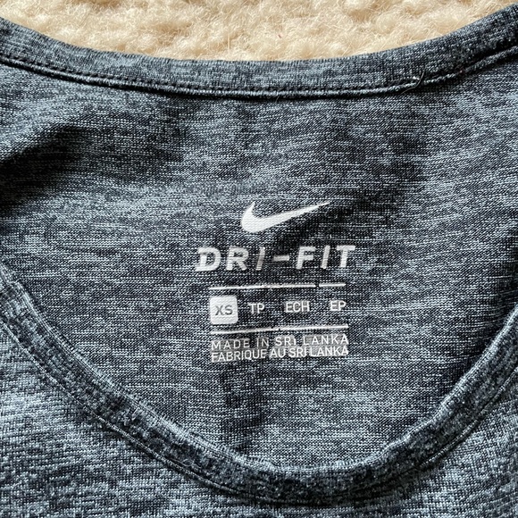 Nike women’s tank - Picture 3 of 4